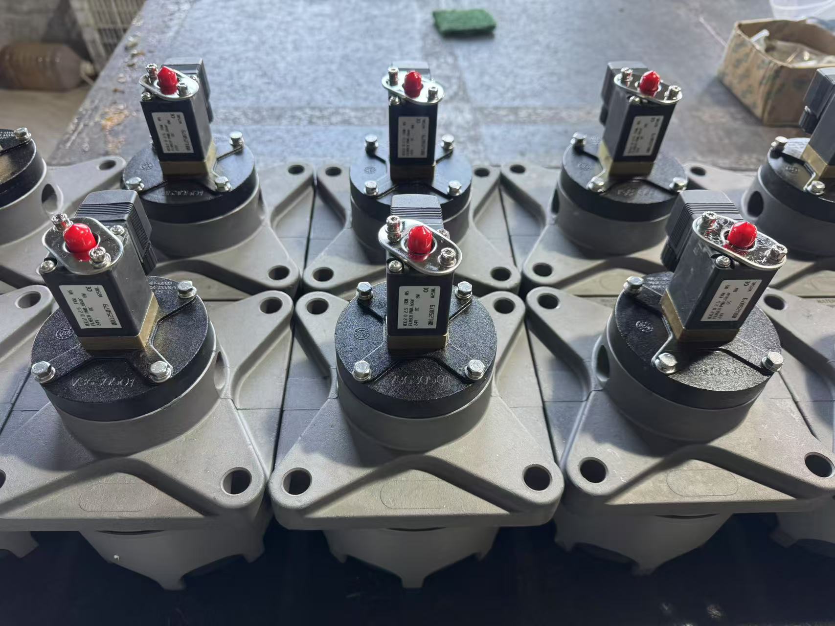 Optipow135 Pulse Valve သည် ဖုန်မှုန့်စုဆောင်းသူ အလုပ်မလုပ်ချိန်ကို လျှော့ချနည်း